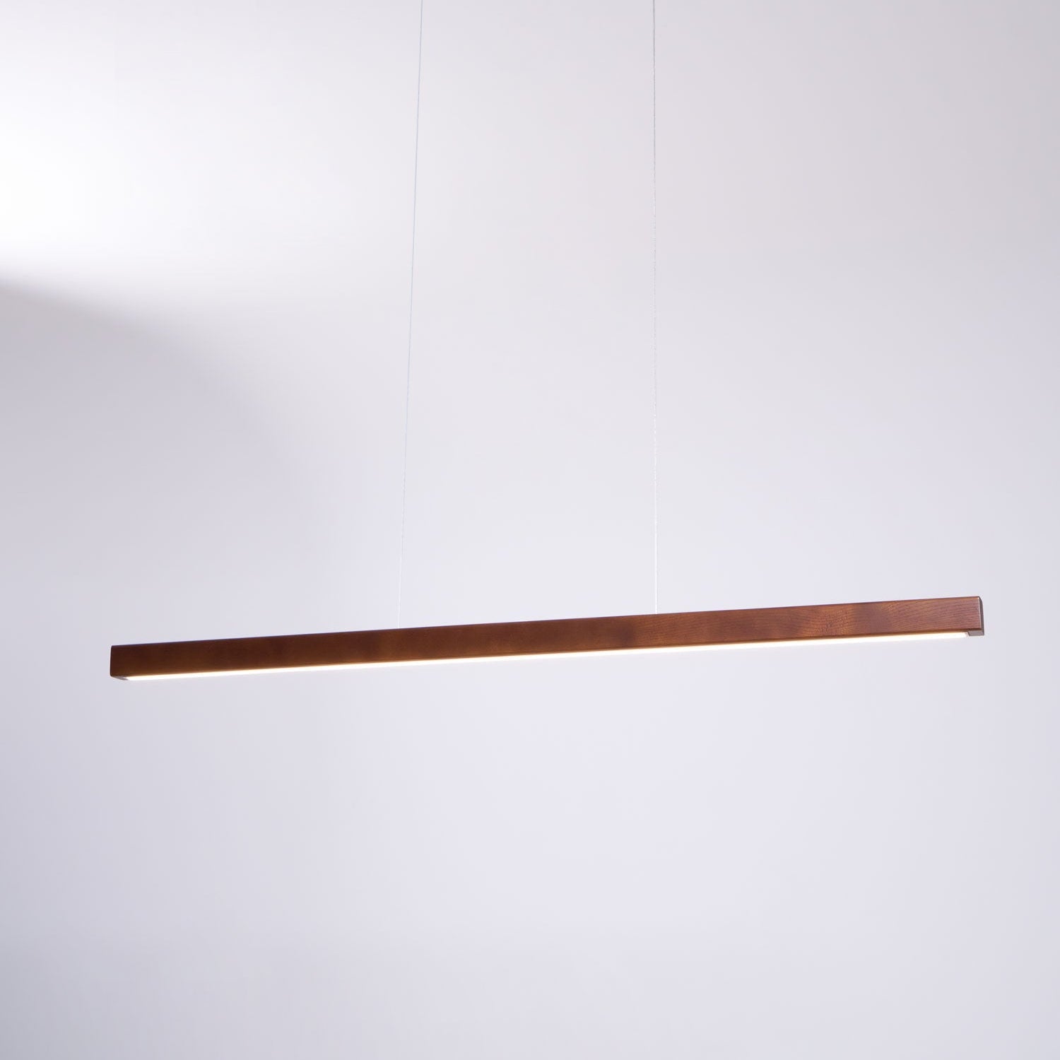 Lampada a sospensione lineare Lioriiro