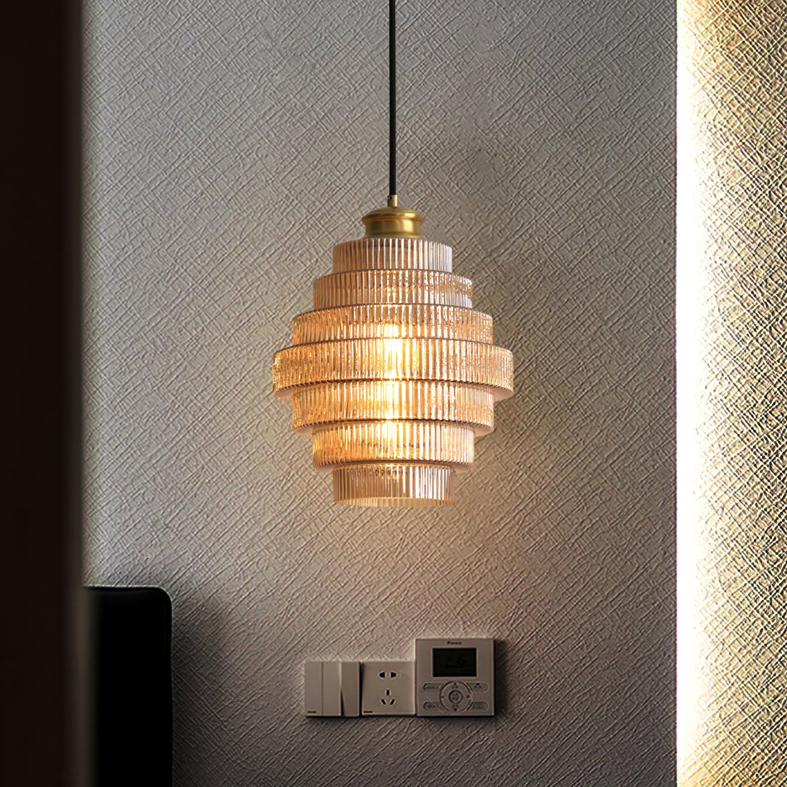 Lampada a sospensione scanalata Braua