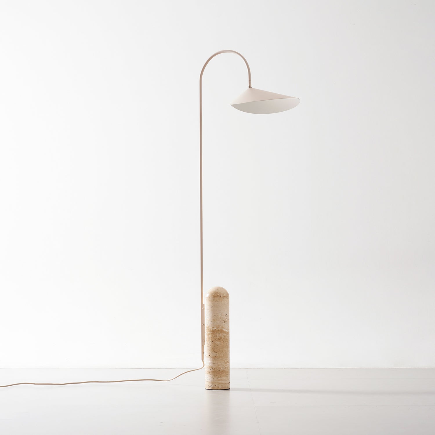 Lampada da terra minimalista Ilaleme