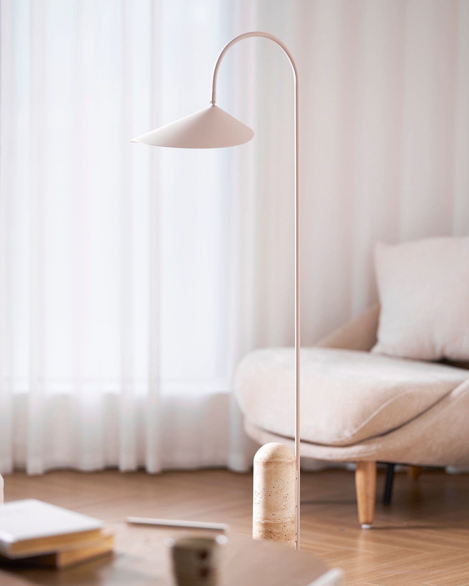 Lampada da terra minimalista Ilaleme