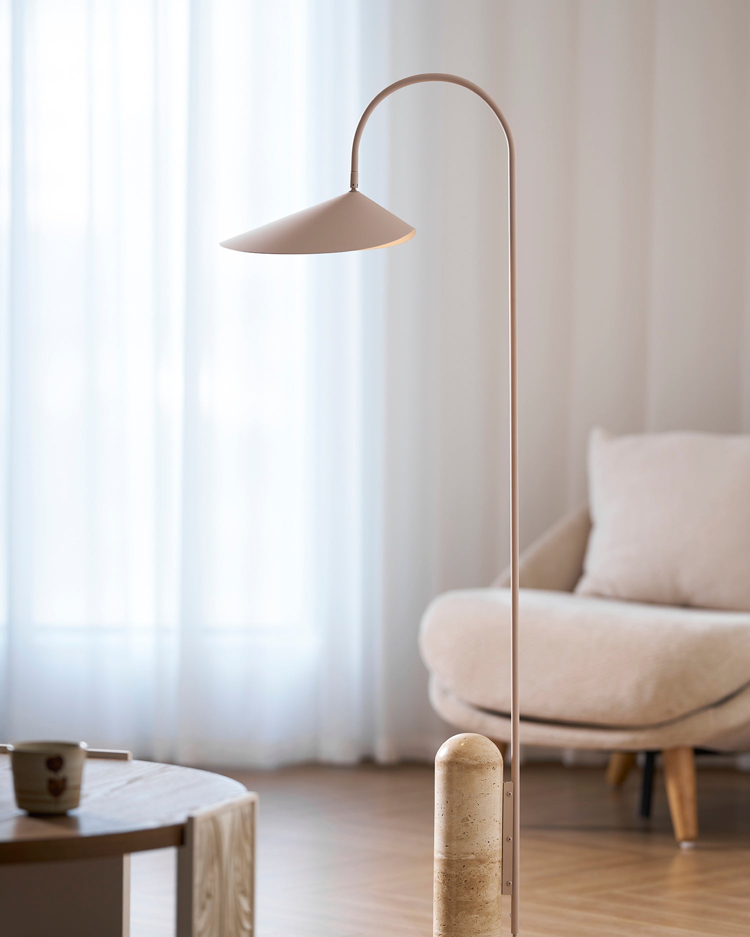 Lampada da terra minimalista Ilaleme