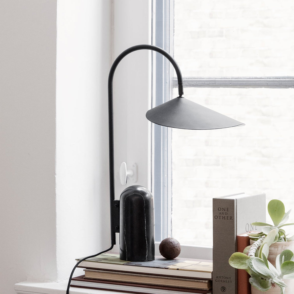 Lampada da tavolo Emellairo