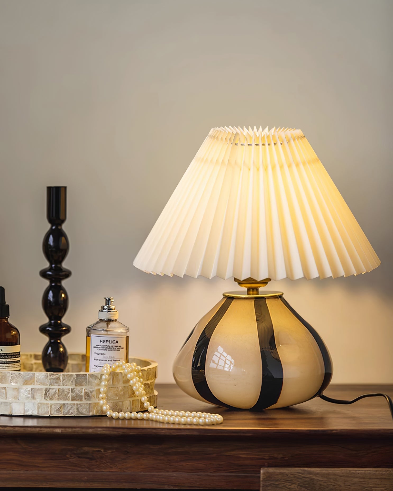 Lampada da tavolo plissettata Sanino