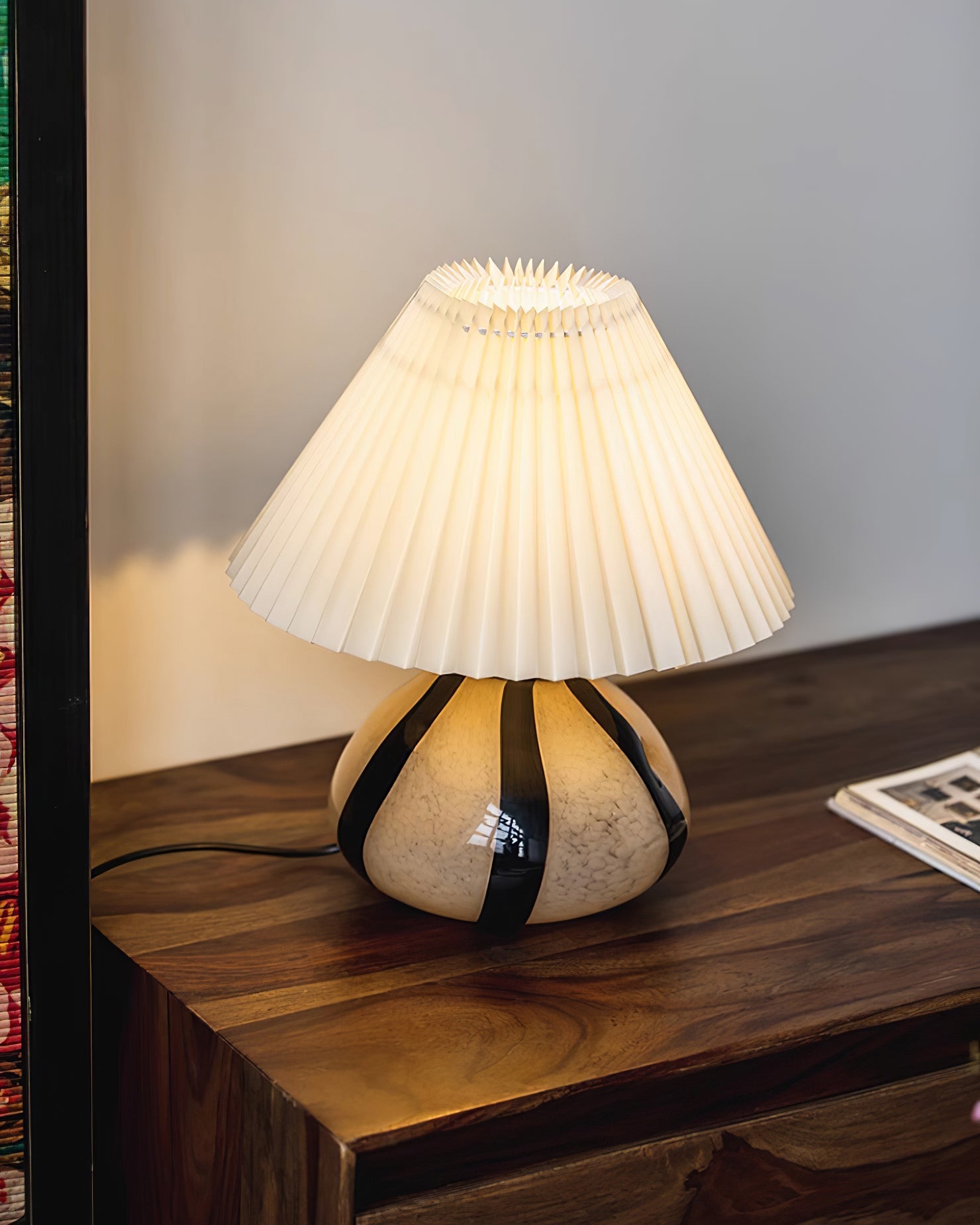 Lampada da tavolo plissettata Sanino