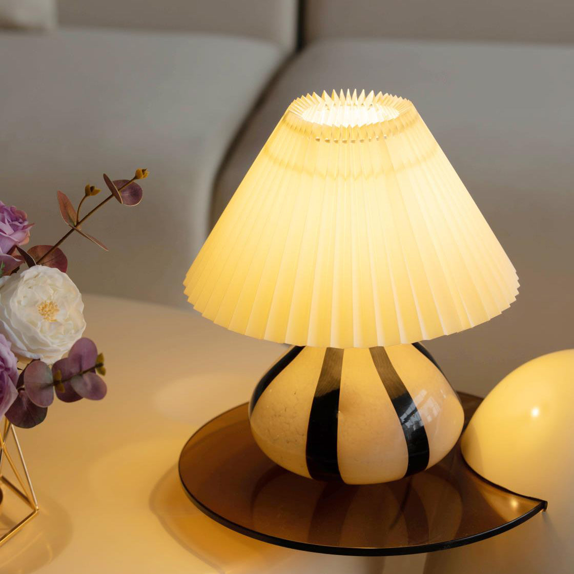 Lampada da tavolo plissettata Sanino