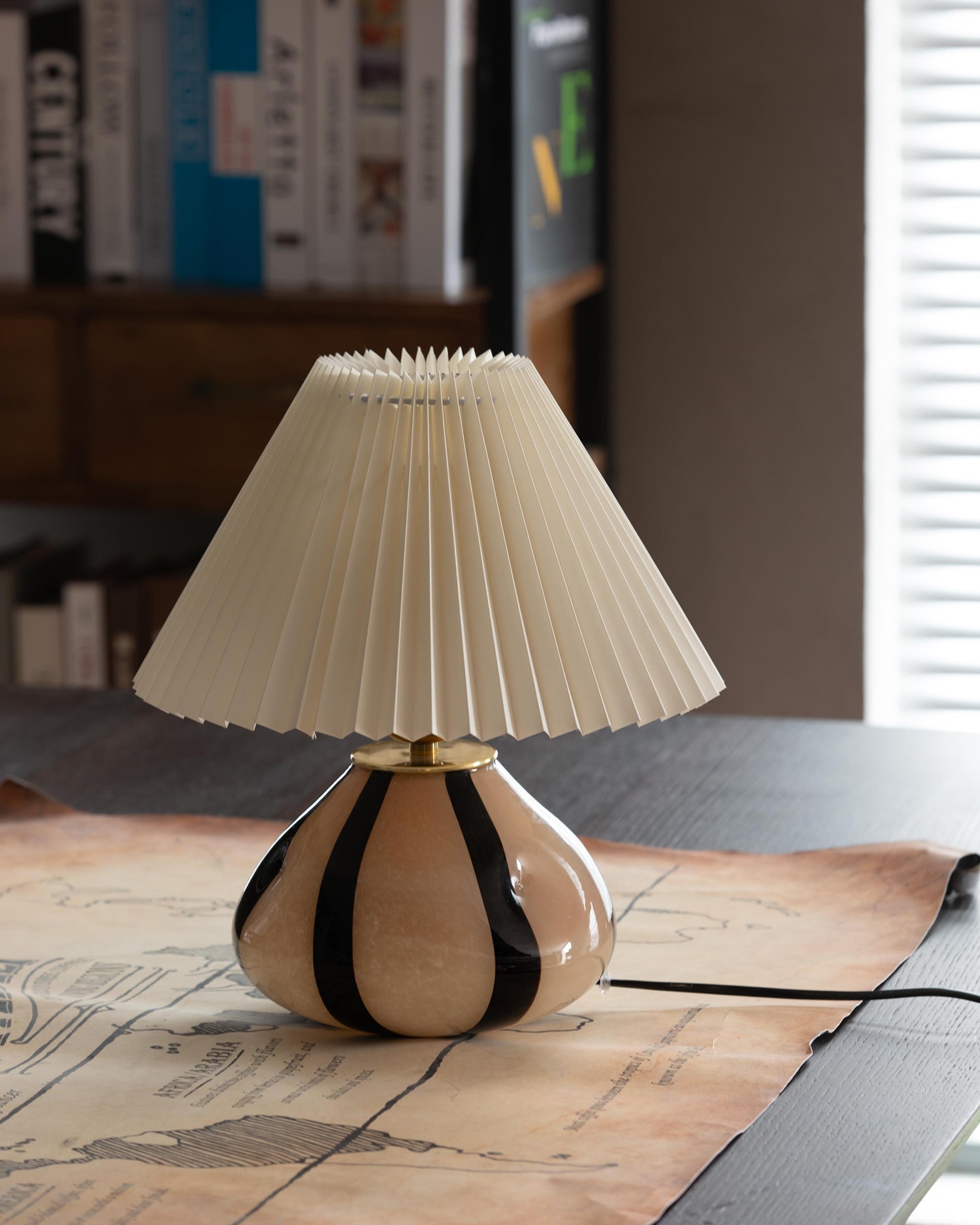 Lampada da tavolo plissettata Sanino