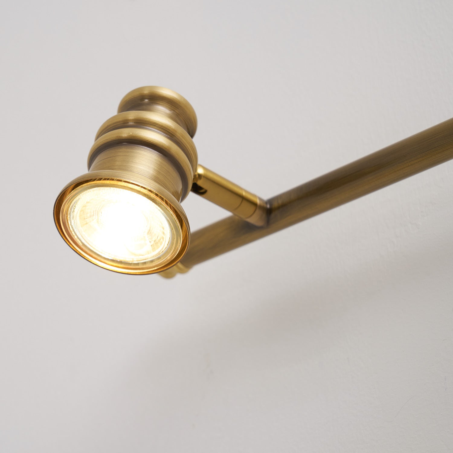 Applique da parete lineare Luccira