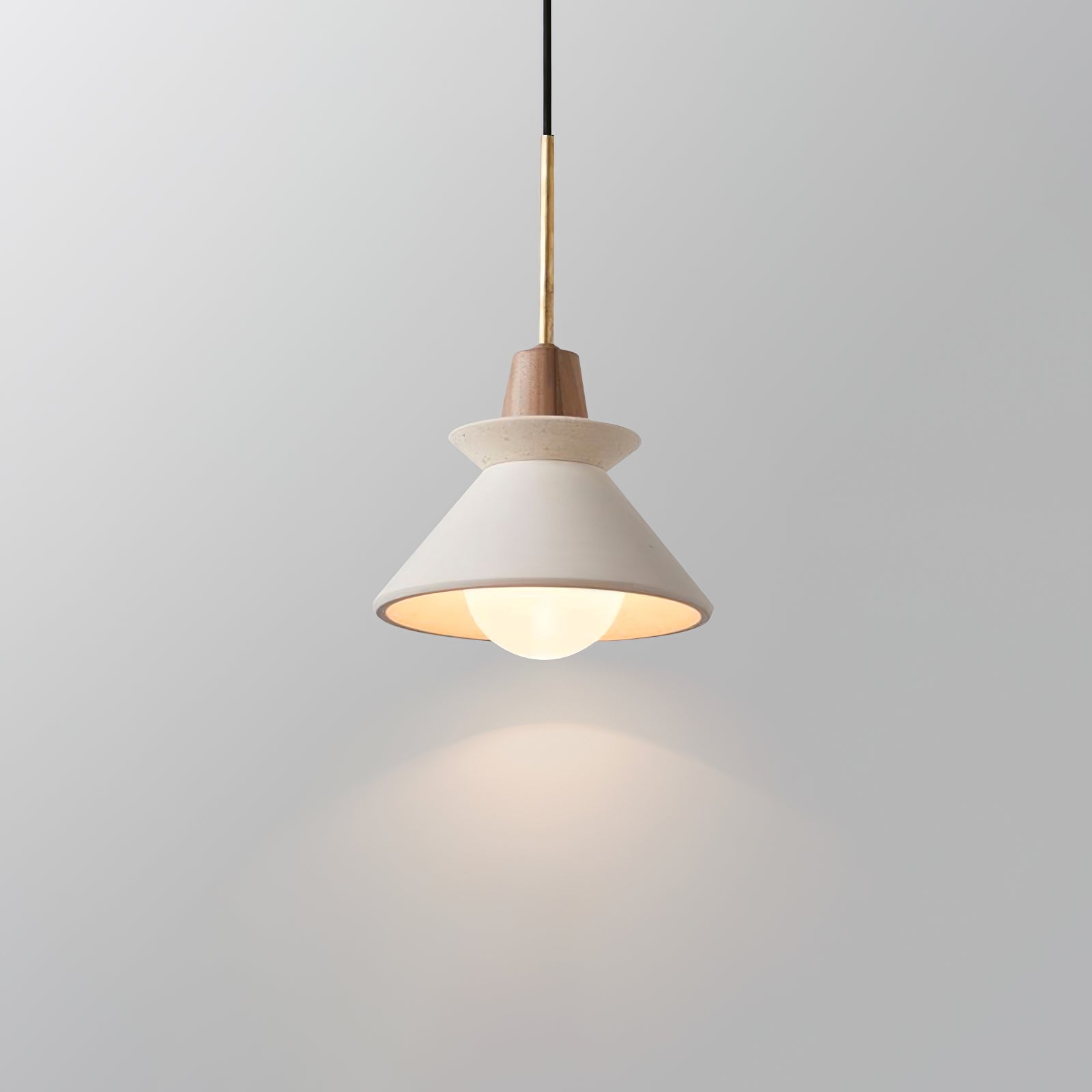 Lampada a sospensione conica Ferami