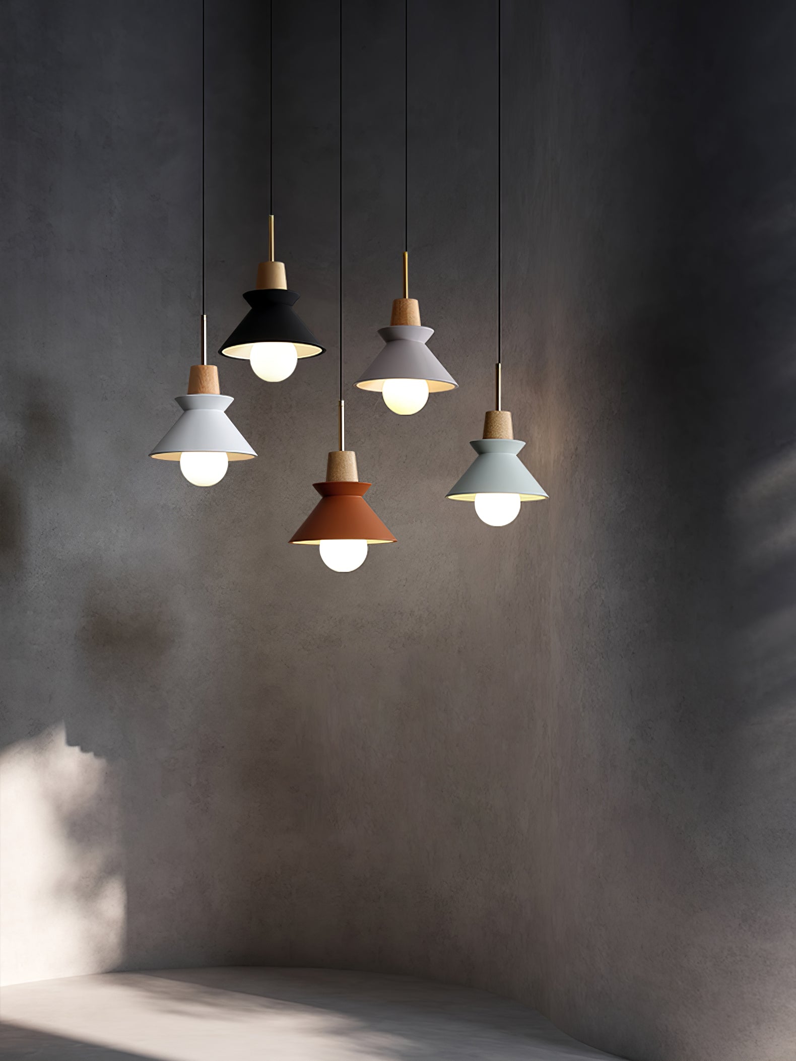Lampada a sospensione conica Ferami