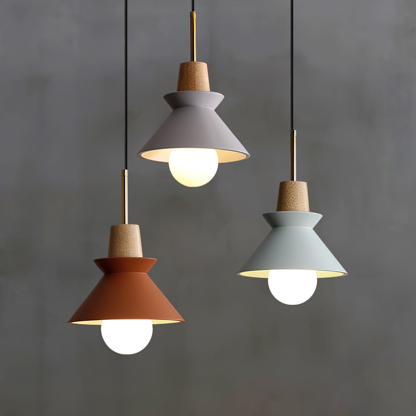 Lampada a sospensione conica Ferami