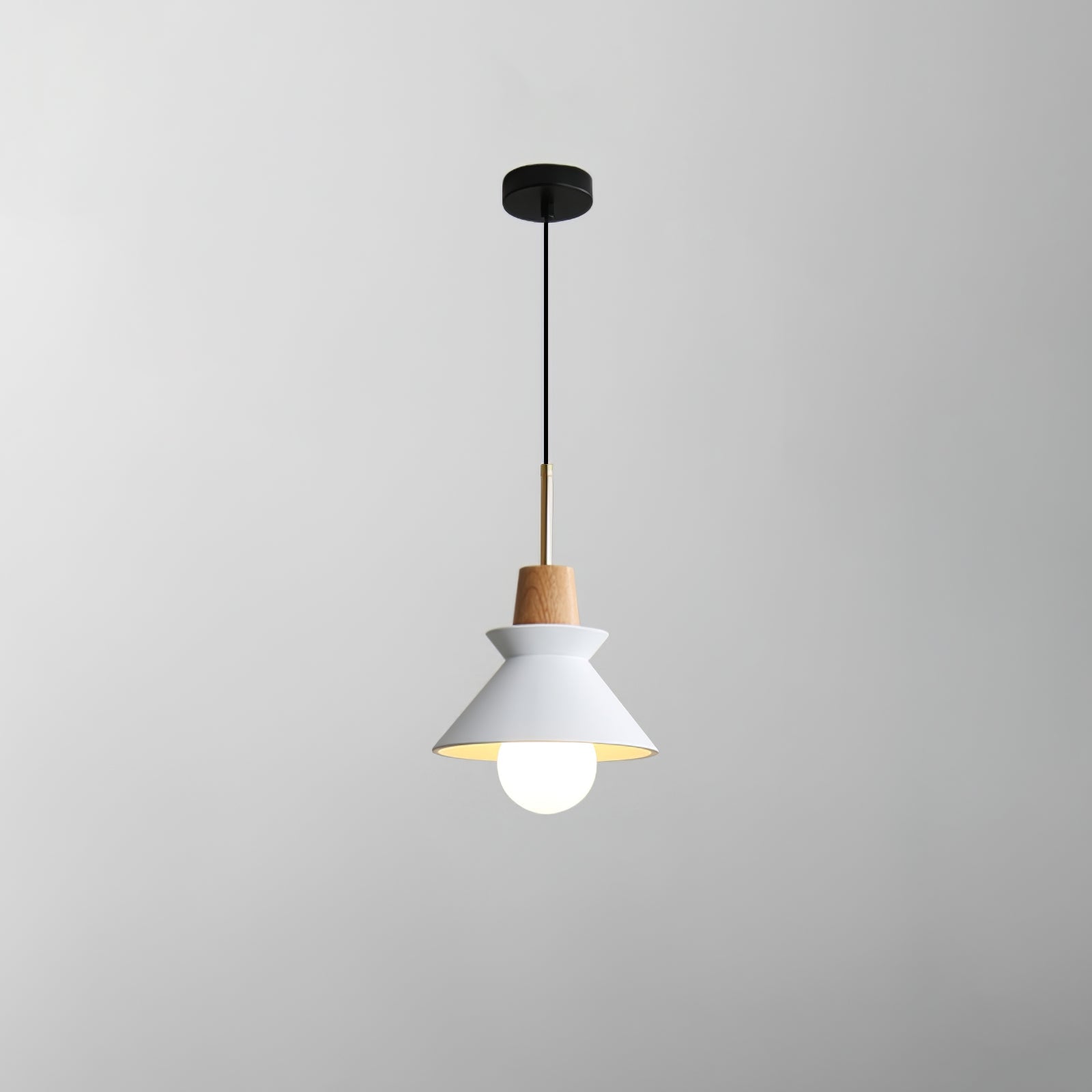 Lampada a sospensione conica Ferami