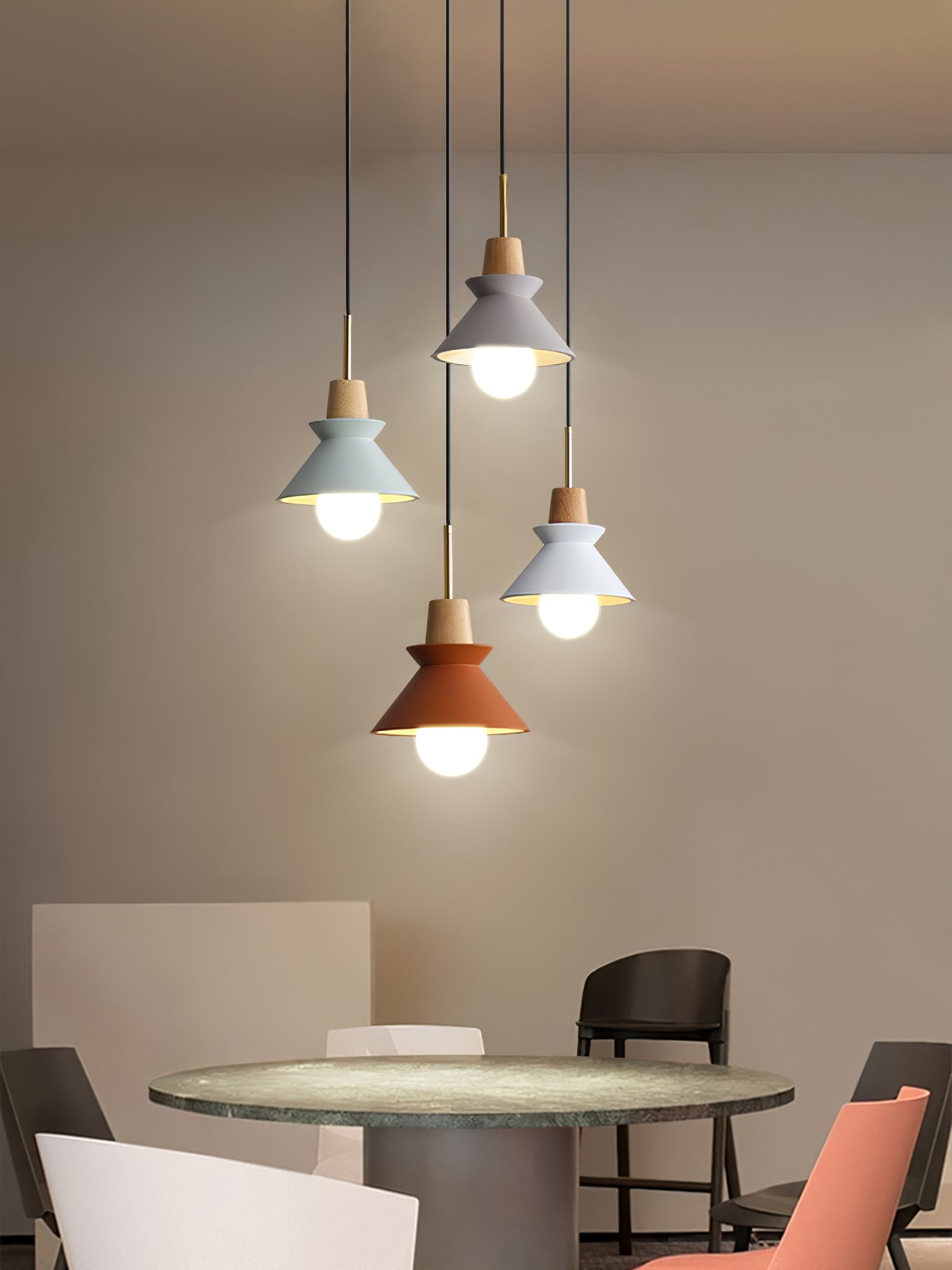 Lampada a sospensione conica Ferami
