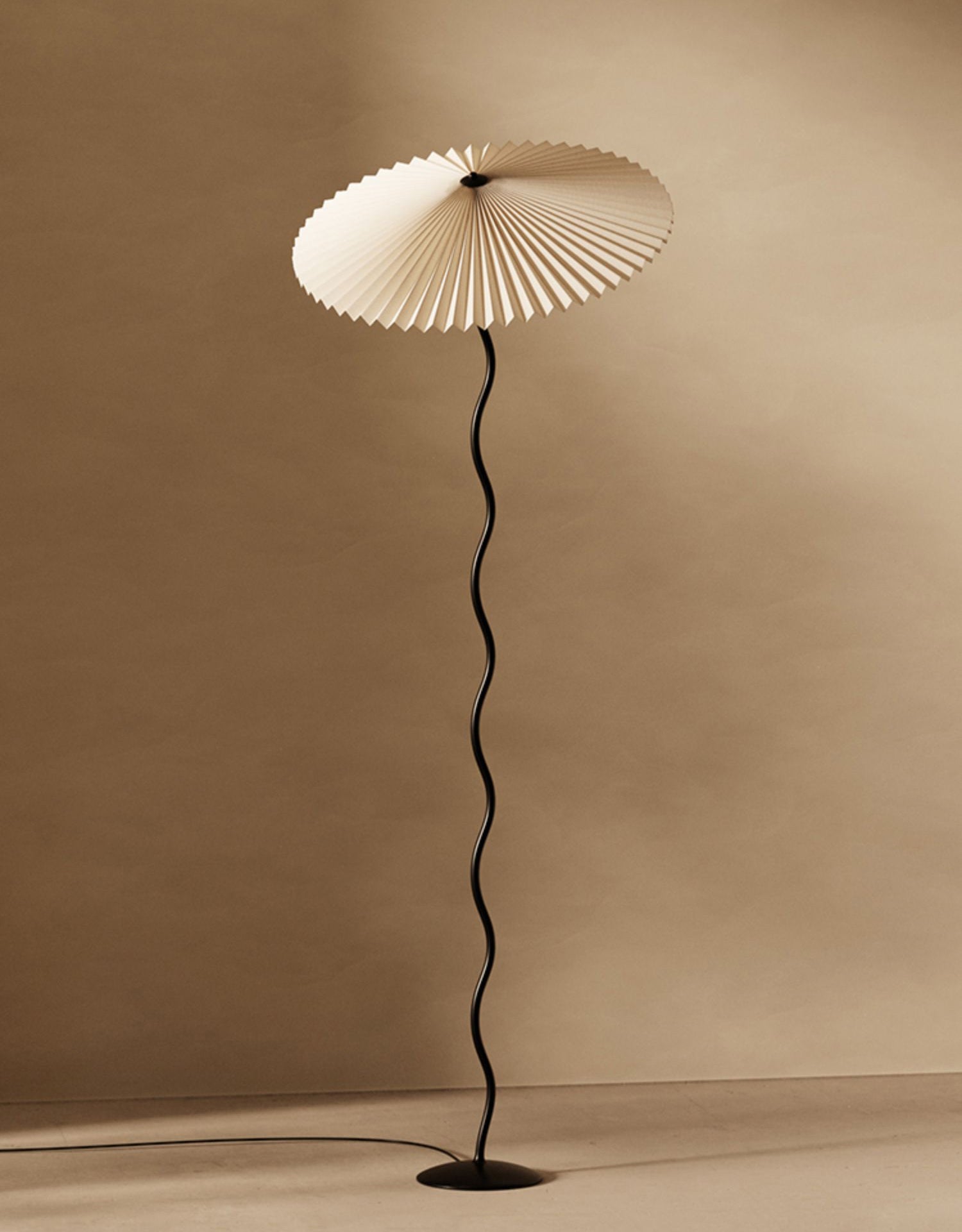 Lampada da terra ondulata Viliala