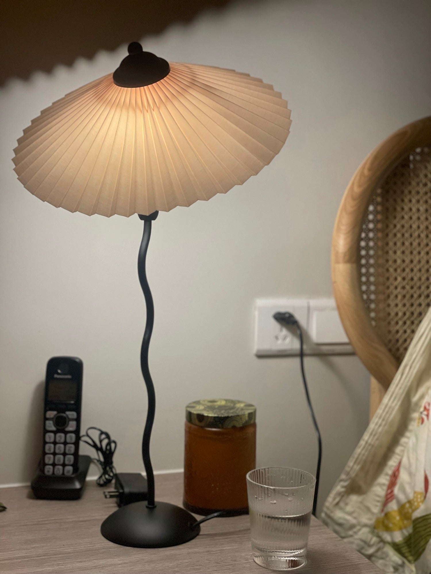 Lampada da tavolo ondulata Venelana