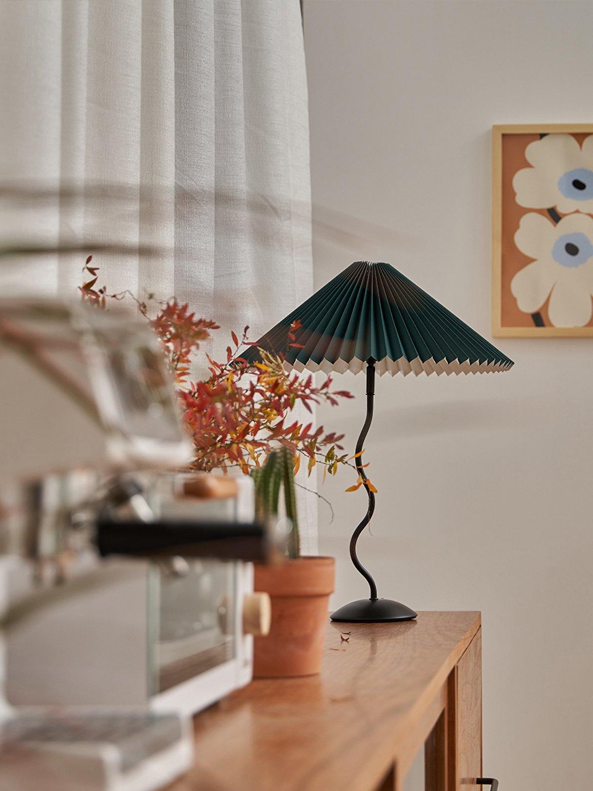 Lampada da tavolo ondulata Venelana
