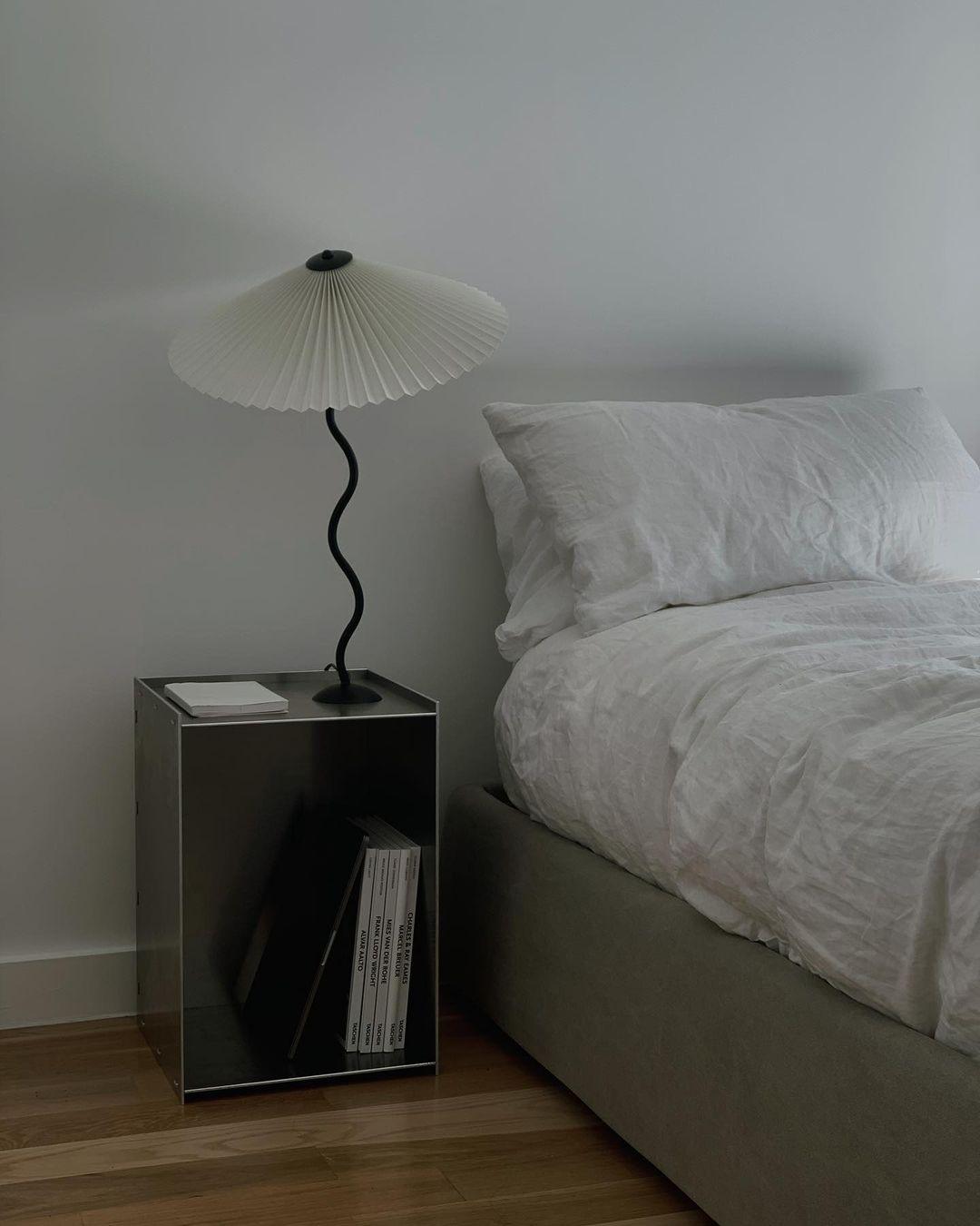 Lampada da tavolo ondulata Venelana