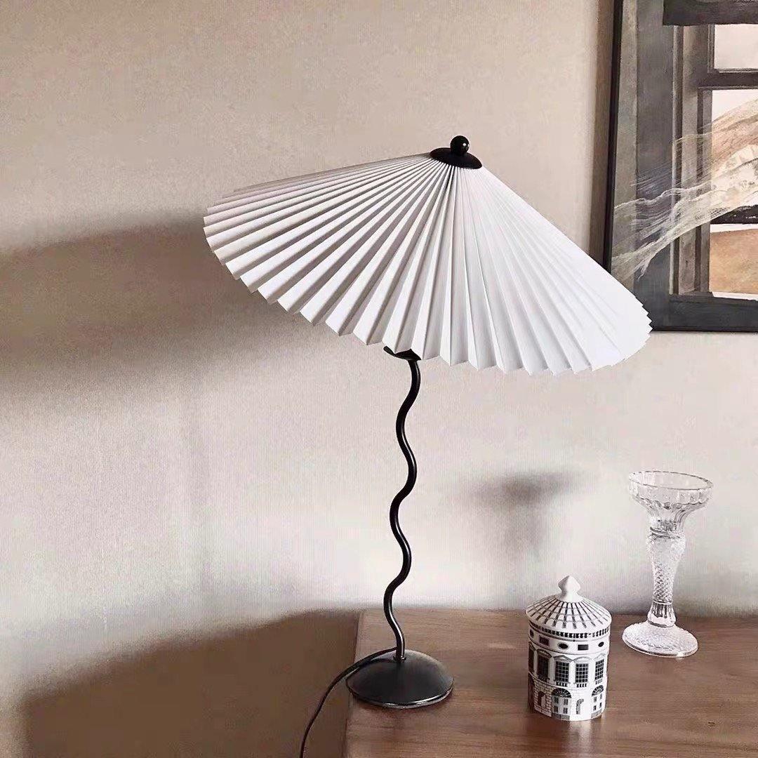 Lampada da tavolo ondulata Venelana